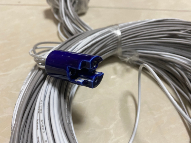 UV lamp socket with wires